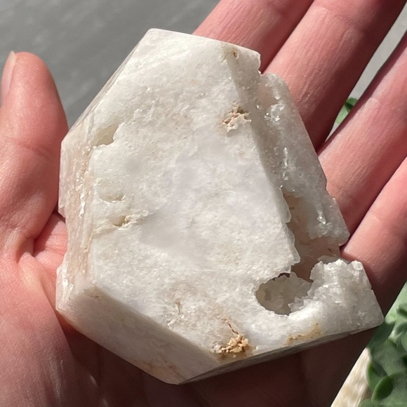 Druzy White Quartz Tower - Picture 14 of 17